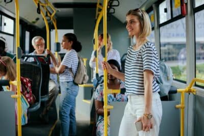 Como economizar com transporte nos EUA: Dicas para reduzir seus custos de mobilidade